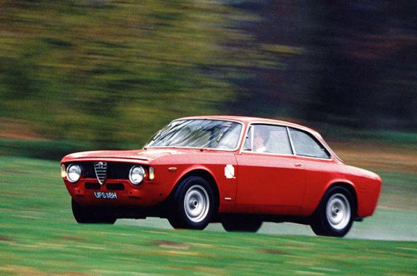 Само 500 са произведени като чисти хомологационни модели. Те имат двукамерни 1,6-литрови двигатели, каросерии от екзотична сплав и чисто тегло под 750 кг. Напълно доминираща в състезанията и изискана в цивилната версия Stradale, това е най-доброто от Alfa Romeo след Втората световна война. 